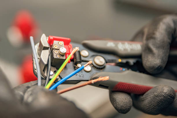 Best Affordable Emergency Electrician  in Vilonia, AR